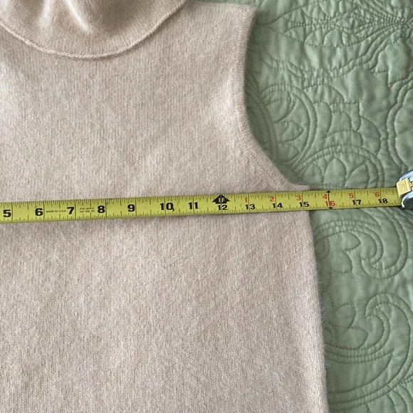 In excellent condition Theory size S/P Angora wool blend top, very soft - Picture 6 of 11